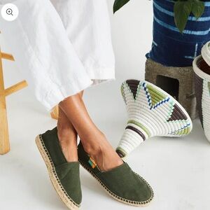 Ubuntu Classic Safari Green Canvas Slip On Handmade Flat Espadrilles NWOB